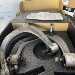 2019 Chevy Silverado OEM Control Arms