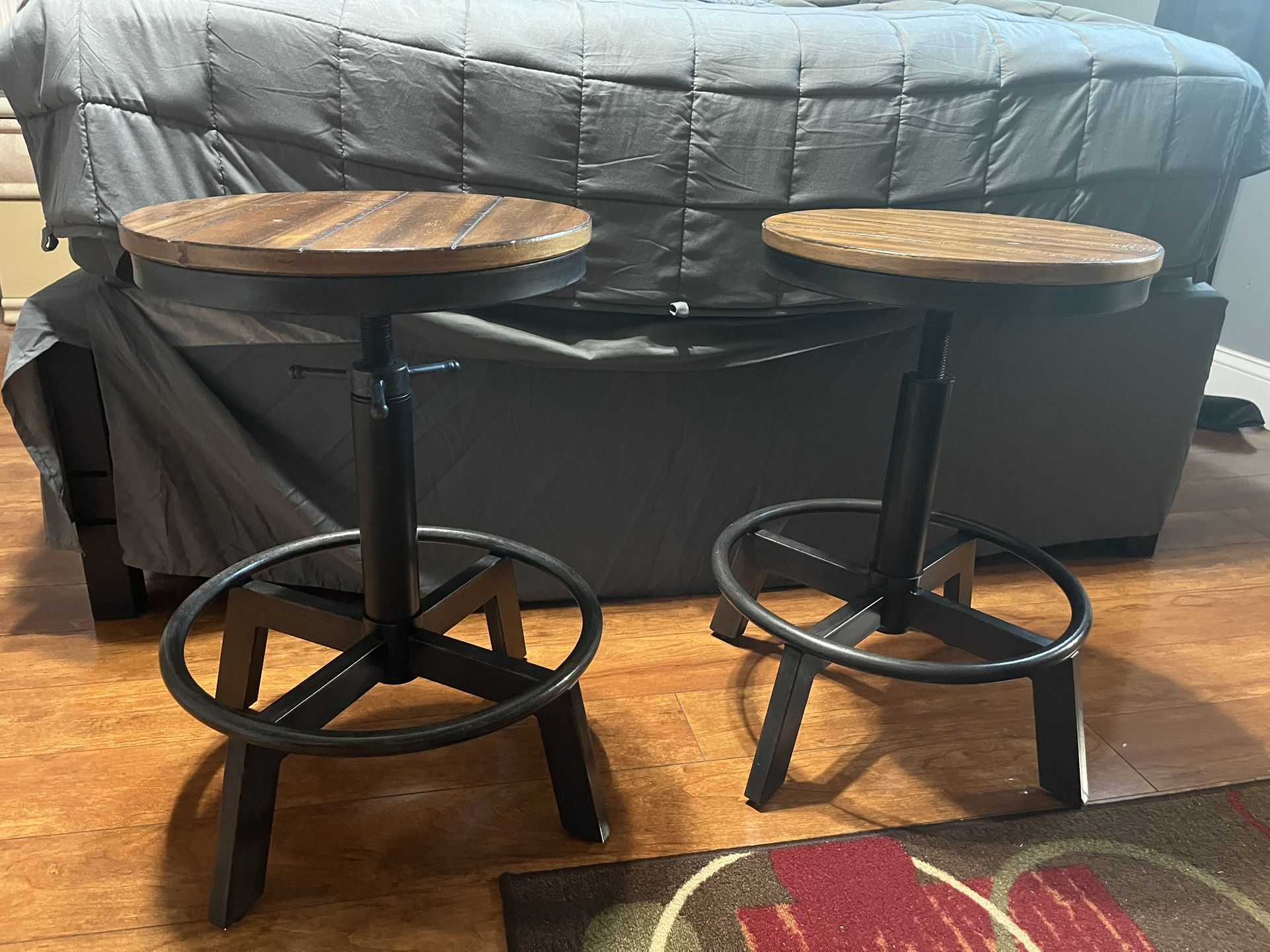 2 Bar Stool