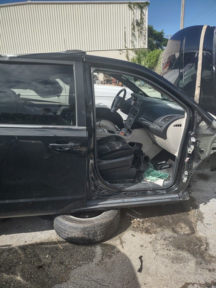 2019 Dodge Grand Caravan For Parts