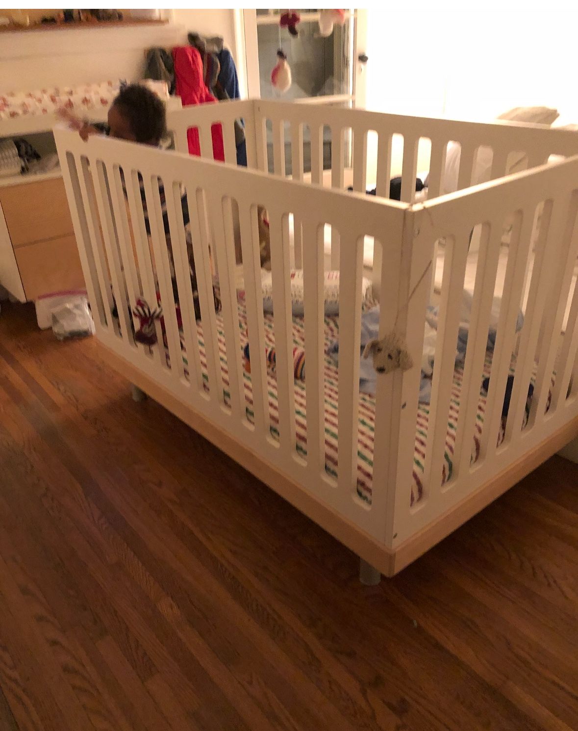 Oeuf Baby crib with toddler conversation in very good condition