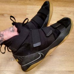 Nike Lebron Soldier 11 Black/Gum Size 9.5
