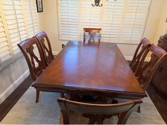 Beautiful wood dining table and 8 chairs