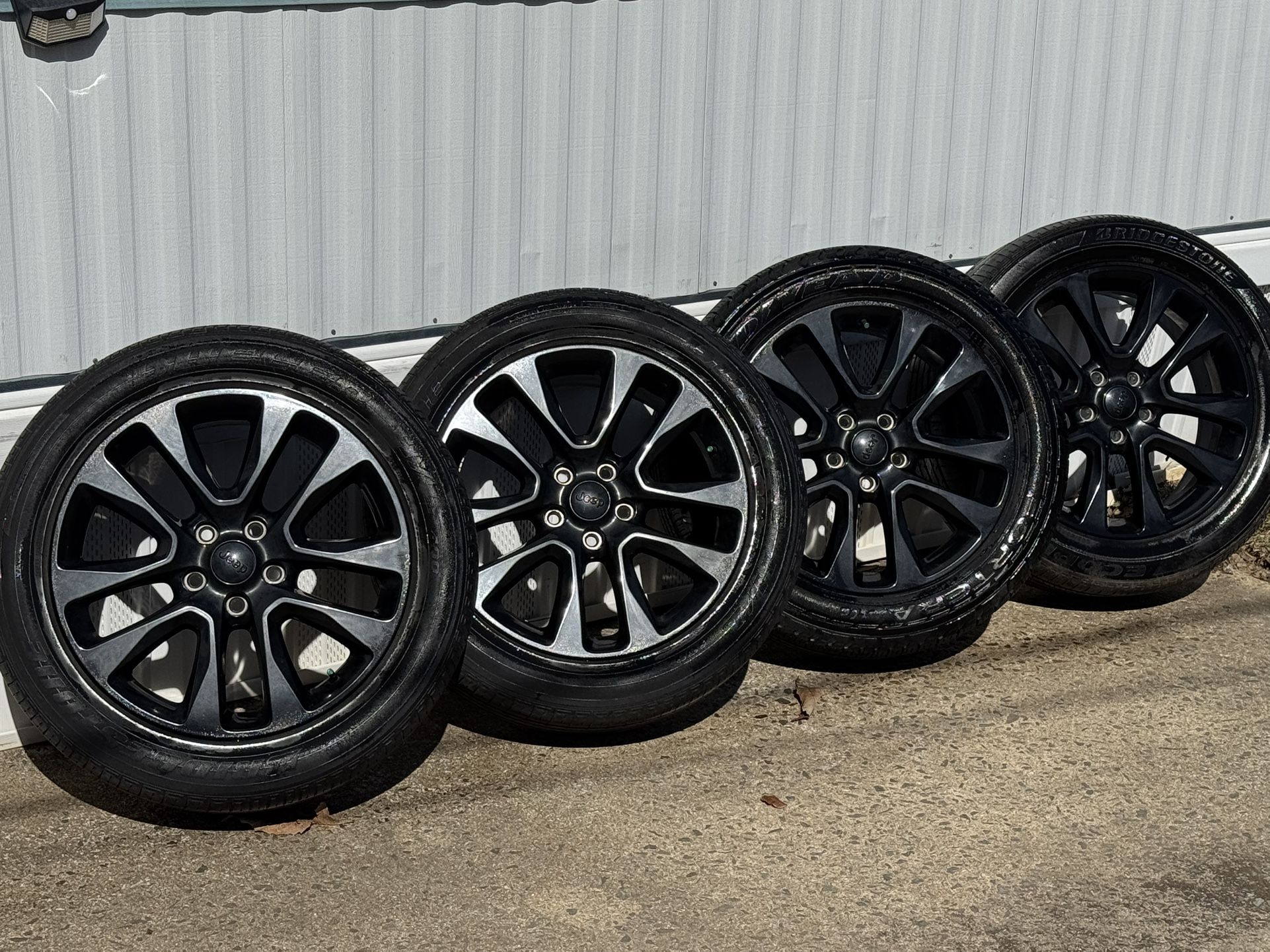 OEM Jeep Grand Cherokee Wheels & Tires