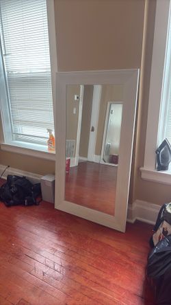 Standing floor mirror