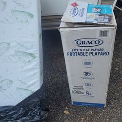 New Graco  Portable Playard