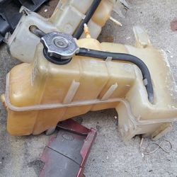 2005-2010 Dodge Charger Magnum, Chrysler 300 Coolant Reservoir Tank 