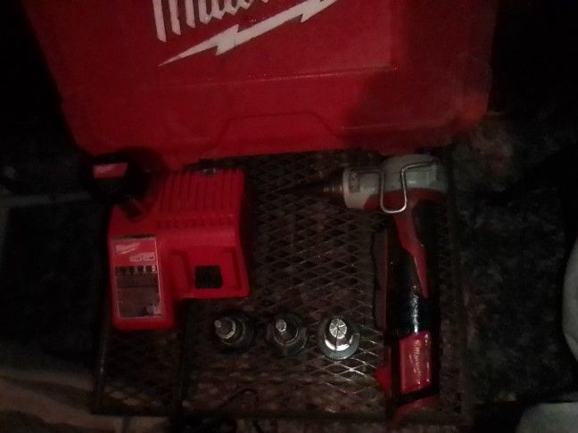 Milwaukee Pex Expander Kit