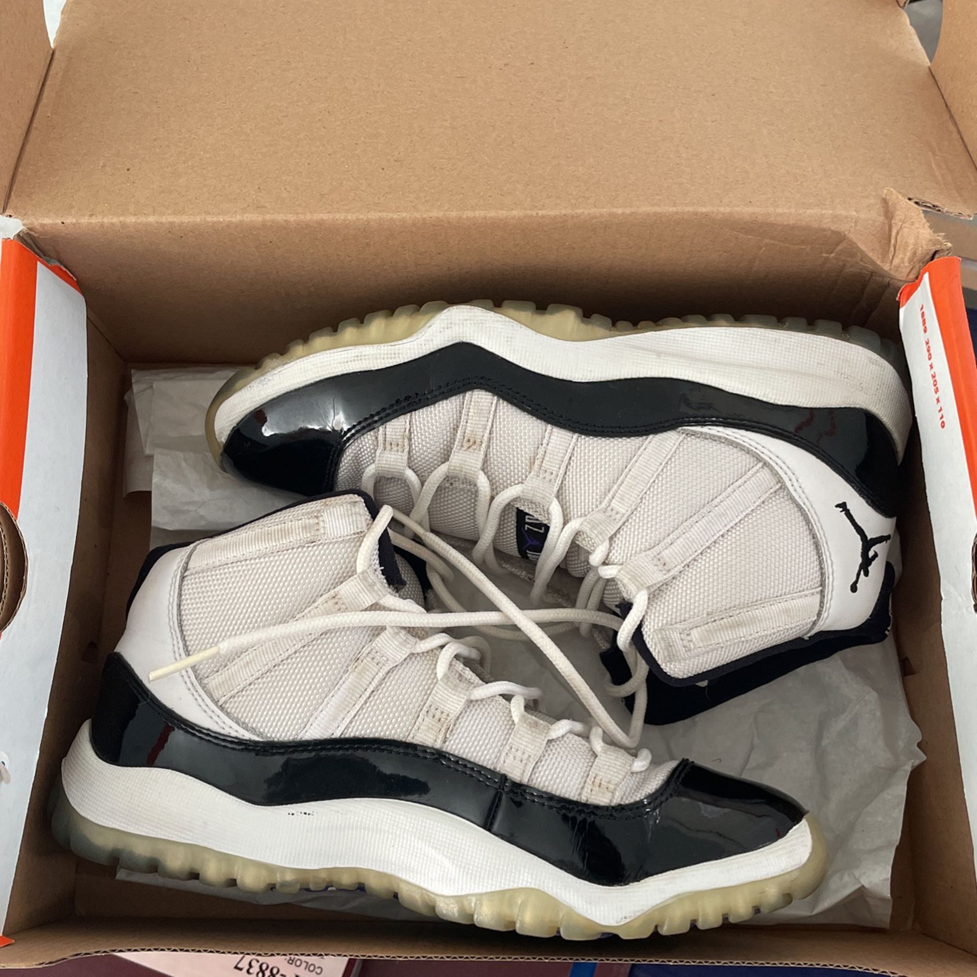 Air Jordan 11 Concord