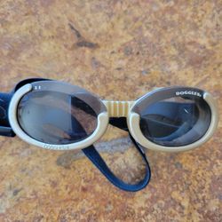 Sunglasses/Goggles, Dog