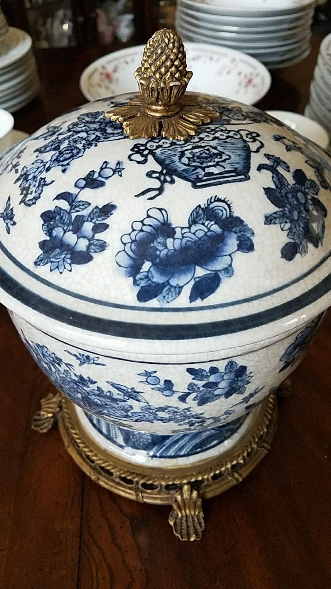 Porcelain jar