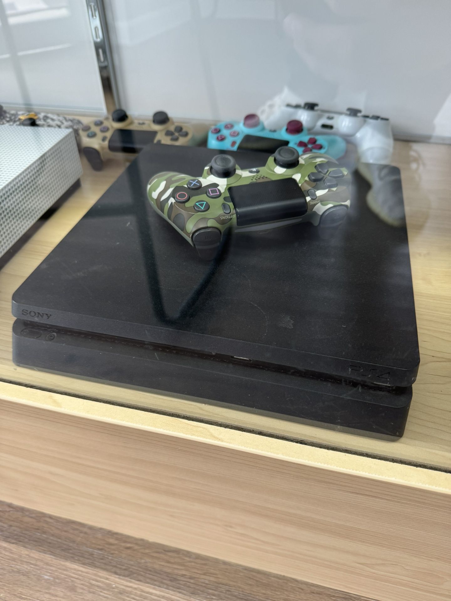 PS4 Slim With Wires And Controller