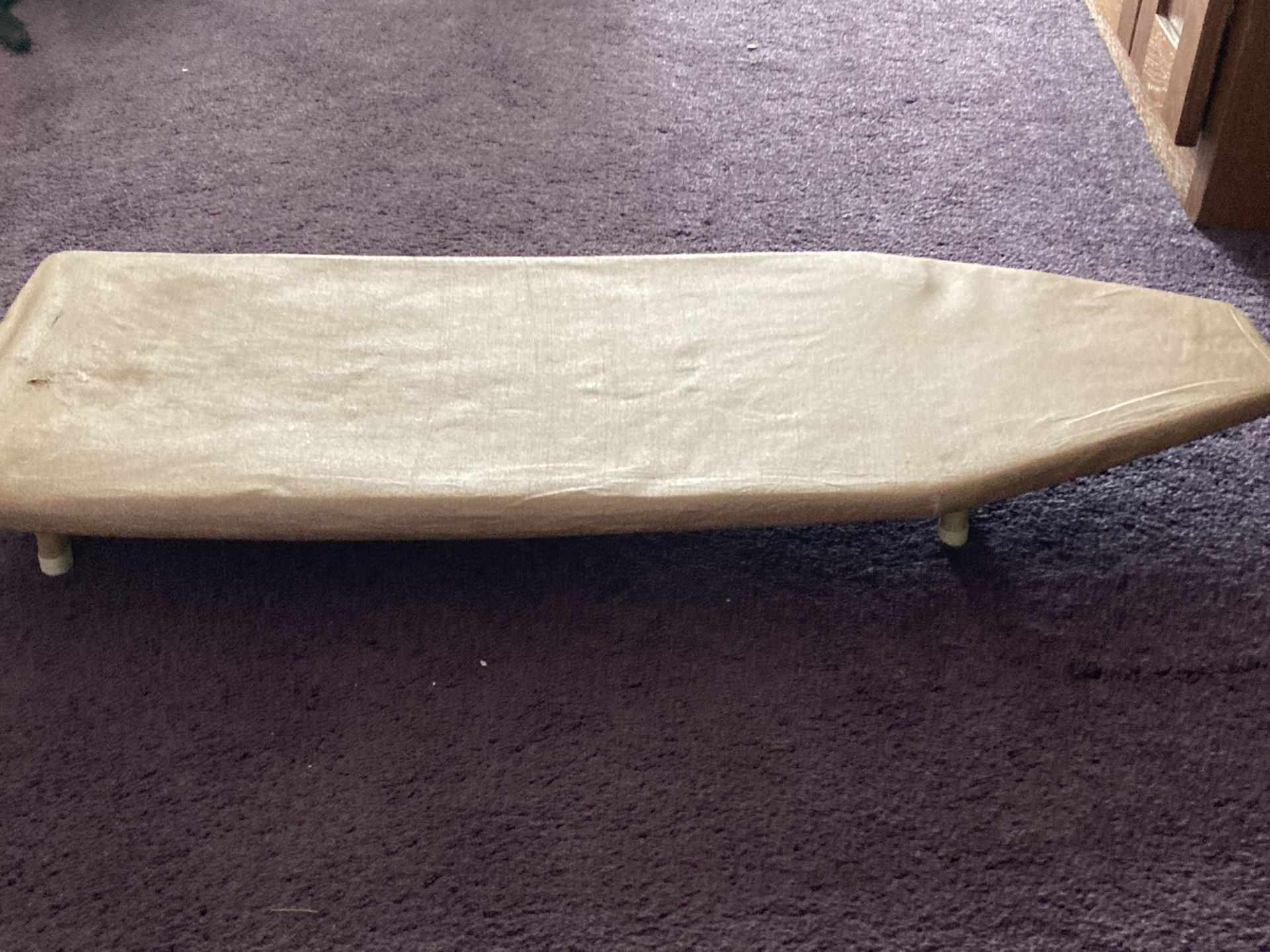 Table top ironing board