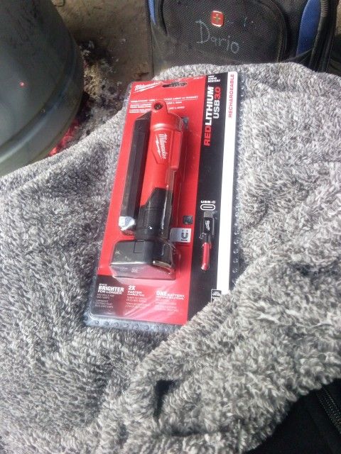 Redliththium USB 550 Lumen Stick Light w/Mag