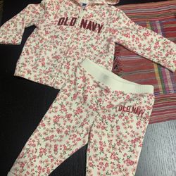 2 Adorable Sets Of Girl’s Toddler Outfits 