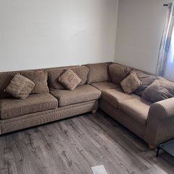 2 Pieces Macy's Bauhaus sectional Sofa 