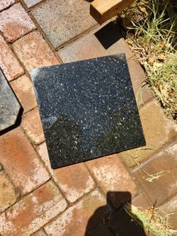 Black granet 12x12 with gold cheps
