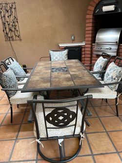 Tile table w 6 chairs