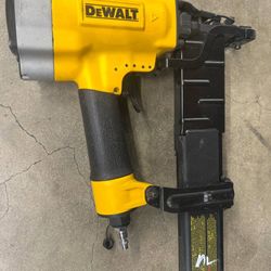 DeWalt DW451S2 Pneumatic 16-Gauge 1" Crown Lathing Stapler P