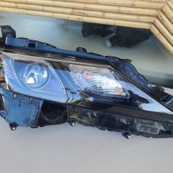 2018 - 2024 TOYOTA CAMRY RIGHT HEADLIGHT LED PASSENGER SIDE GENUINE USED OEM.  DD4