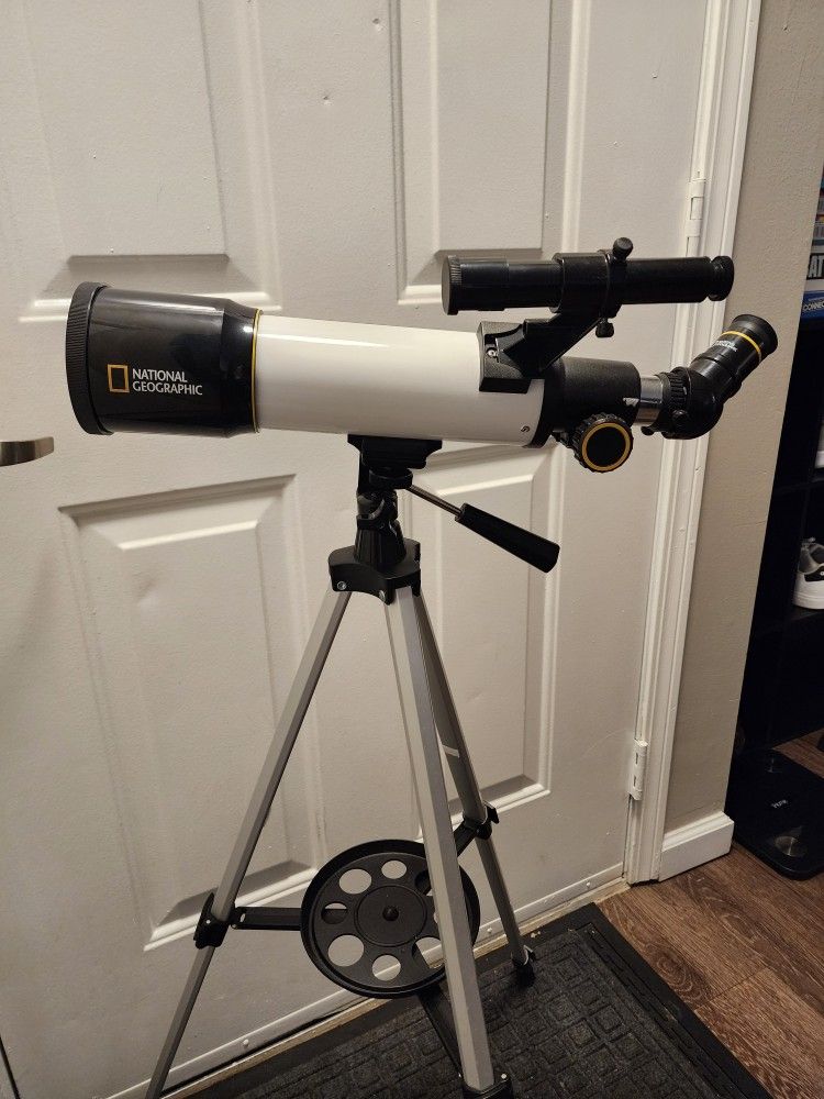 National Geographic Sky View 70 - 70mm Refractor Telescope with Panhandle Mount