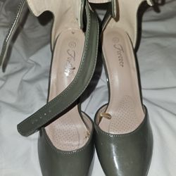 Olive GREEN  HEELS 👠 