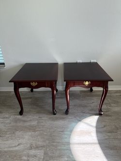 Pair of Solid Wood Queen Anne End Tables / Nightstands