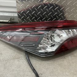 2018 - 2023 TOYOTA CAMRY TAIL LIGHT OEM LH