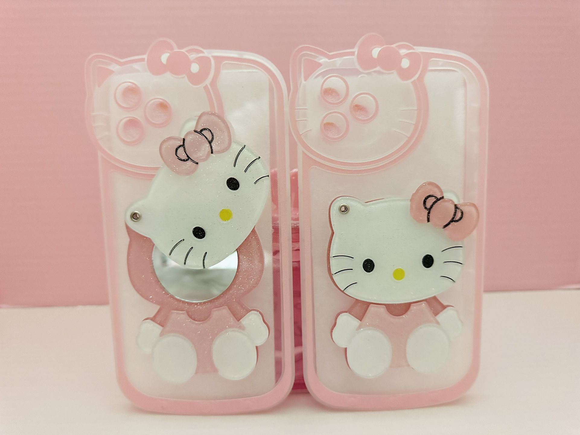 hello kitty iphone cases. 