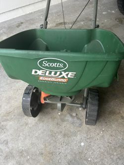 A Scott’s Deluxefeeder