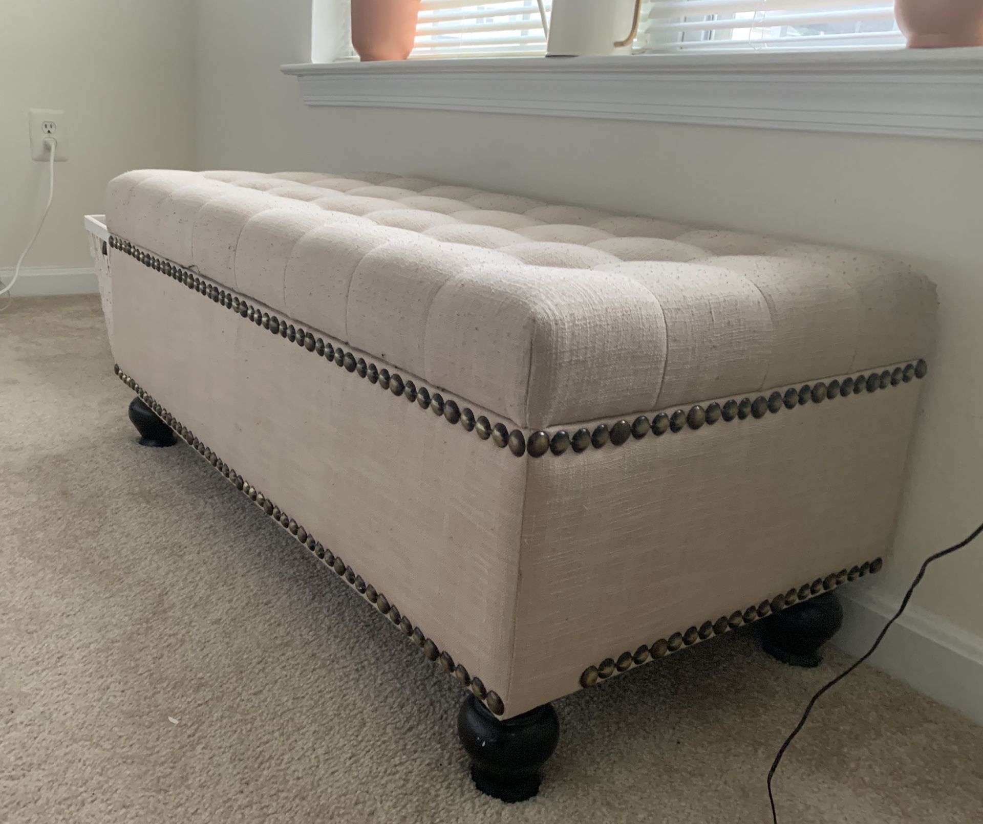 Ottoman bench Studded with storage space