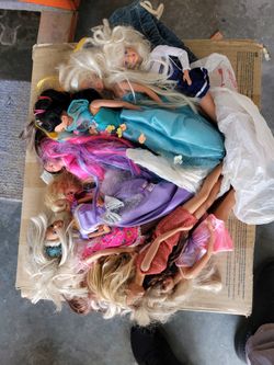 Vintage 10 beautiful Barbie dolls