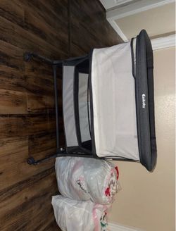Ezebaby Portable Baby Bassinet with Wheels