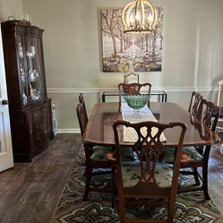 Dining Room Table w 6 Chairs- Pickup Only