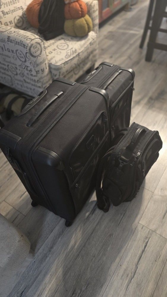 TUMS Large Luggage Set