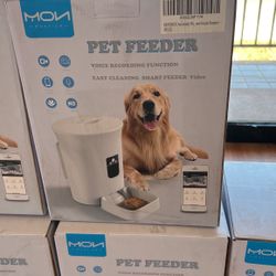 Dog Feeder 