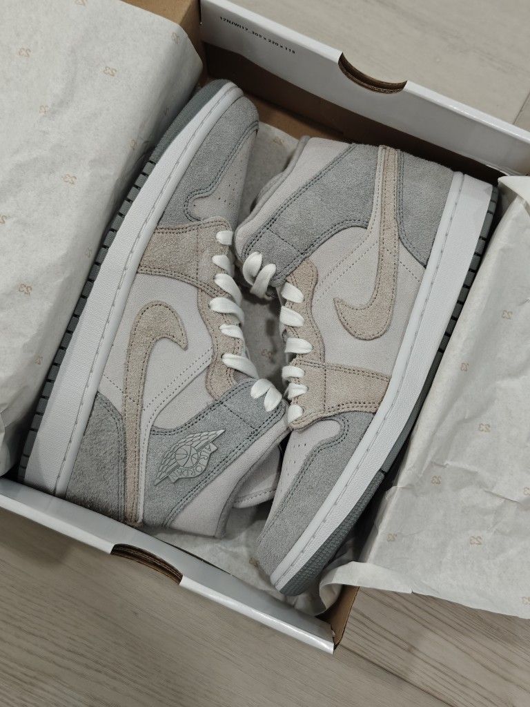 NEW Nike Air Jordan Mid Suede Men's Size 9