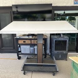 Arts and craft/drafting table