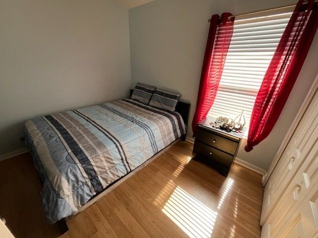 Queen Bedroom Set For Sale