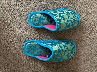 Silk slippers size 8