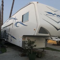 2007 CR39 Weekend Warrior Toy Hauler  5th Wheel Trailer