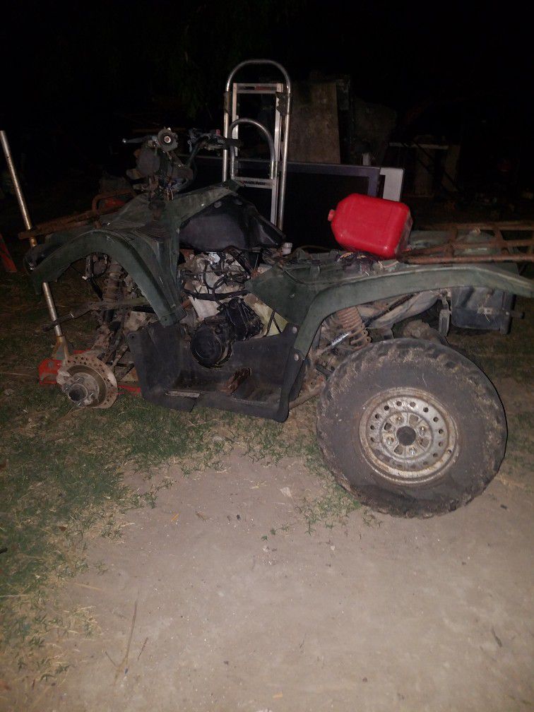 Photo Suzuki Vinson For Trade Does Not Runs With Only With Pull Start Needs Whole Crank Case In Inside No Tires