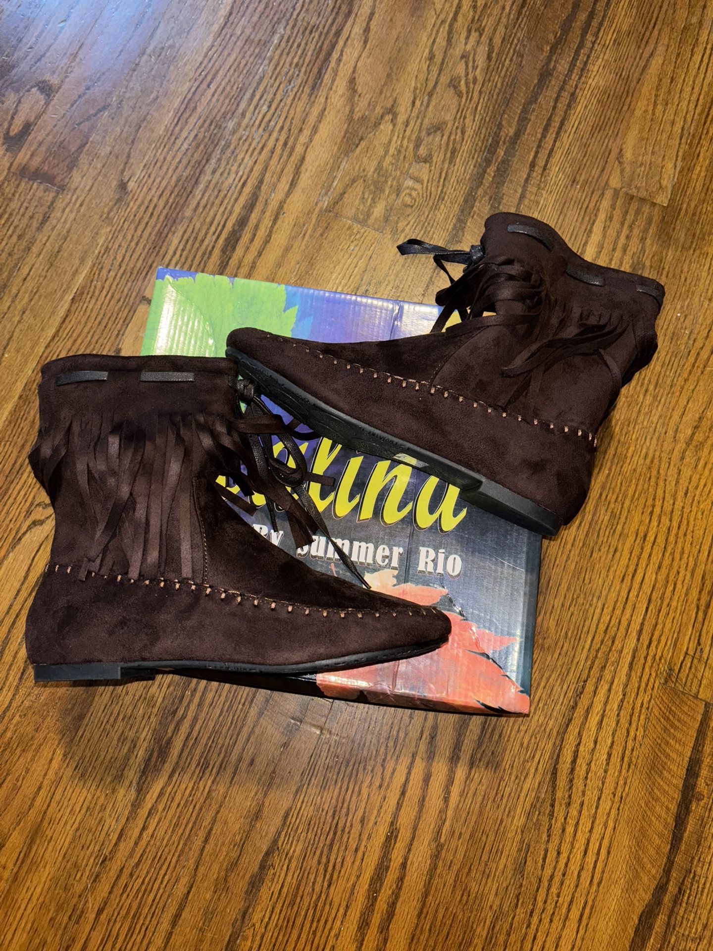 Women’s boots size 8