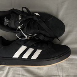 Brand New Adidas Size 8 Men 