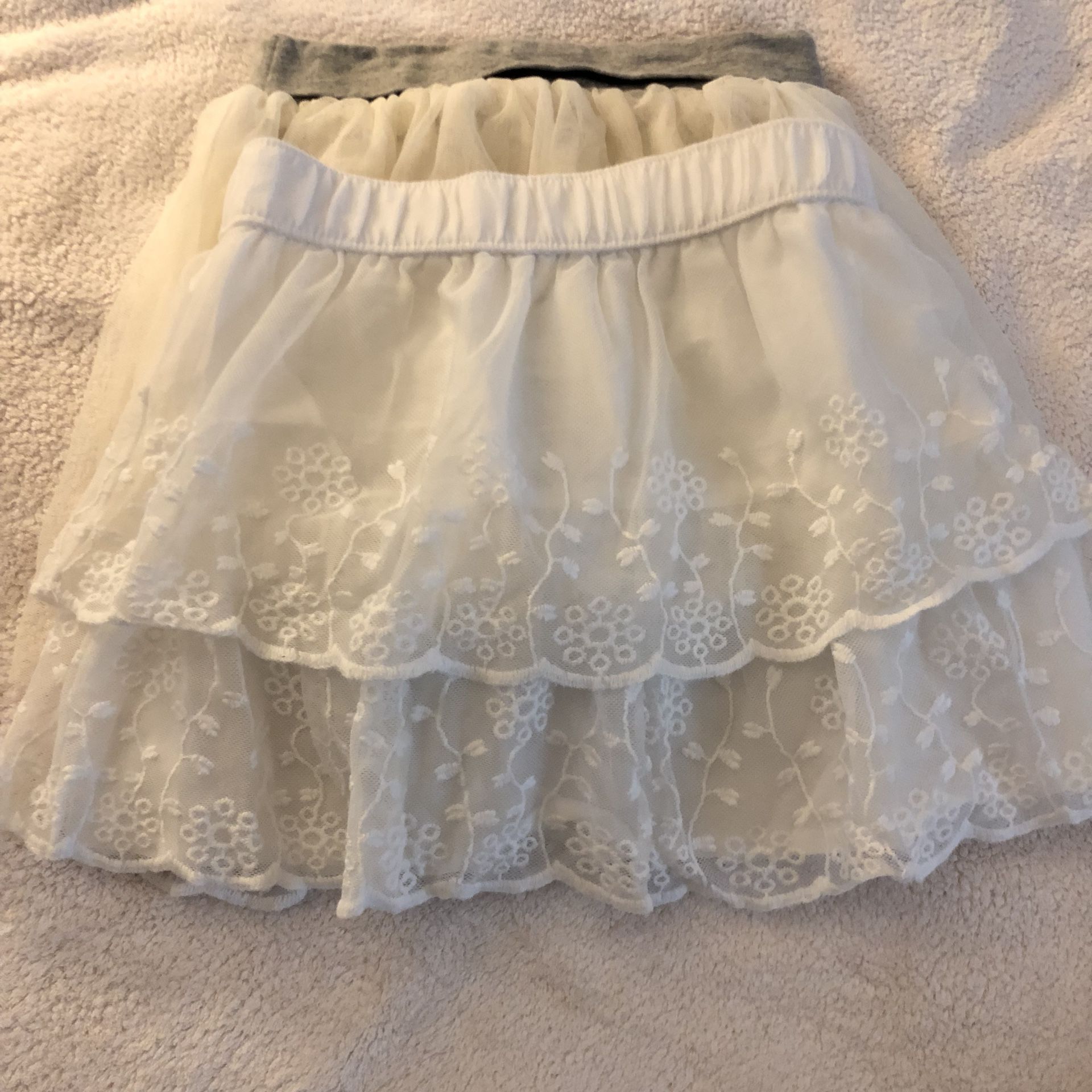 Children's Clothing Brand New> Girls size m> 2 skirts> 1 Gap Tulle skirt MSRP $26.95 • Carter's White lace layers skirt $19.99