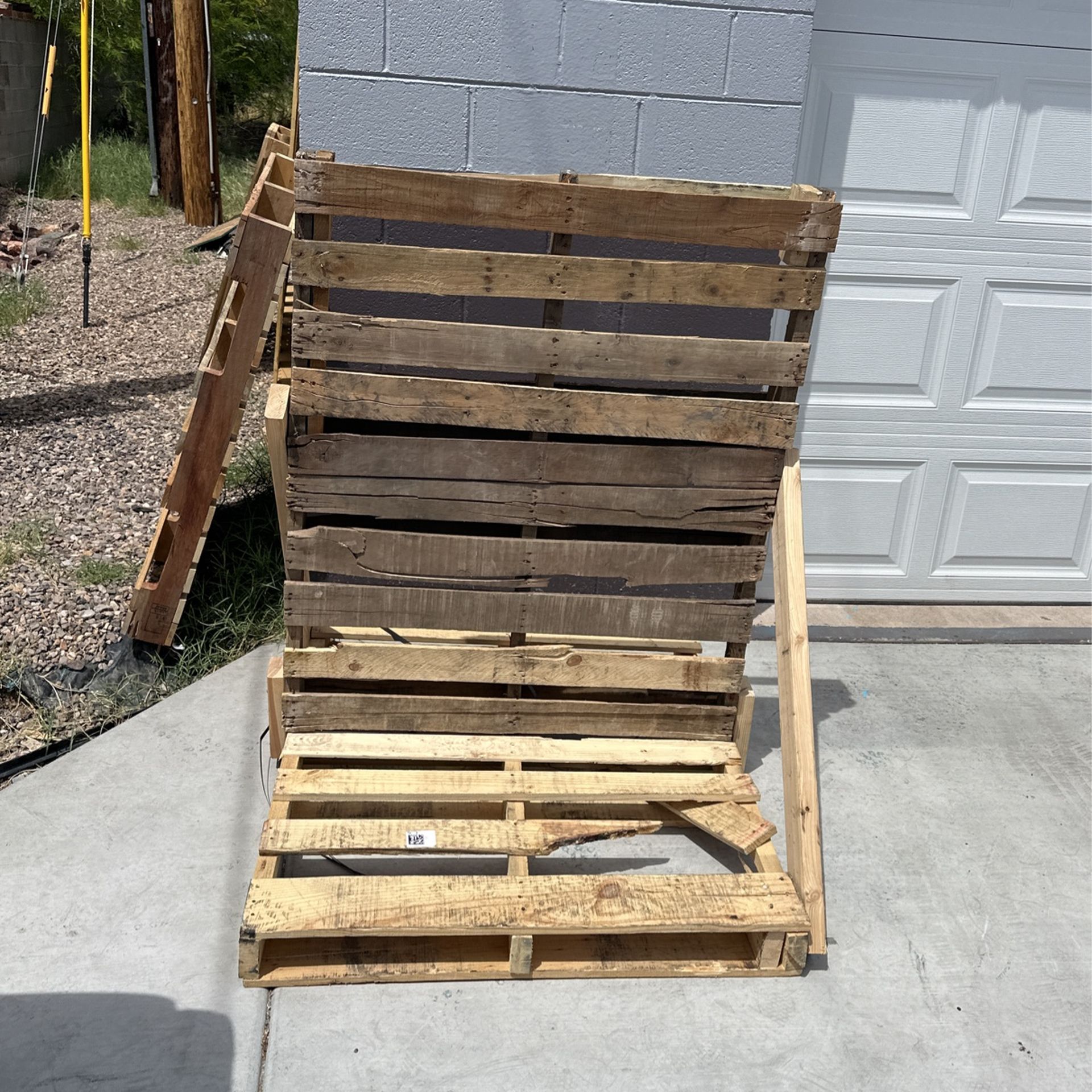 FREE PALLETS