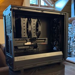 Gaming PC (9800X3D & 9070 XT)