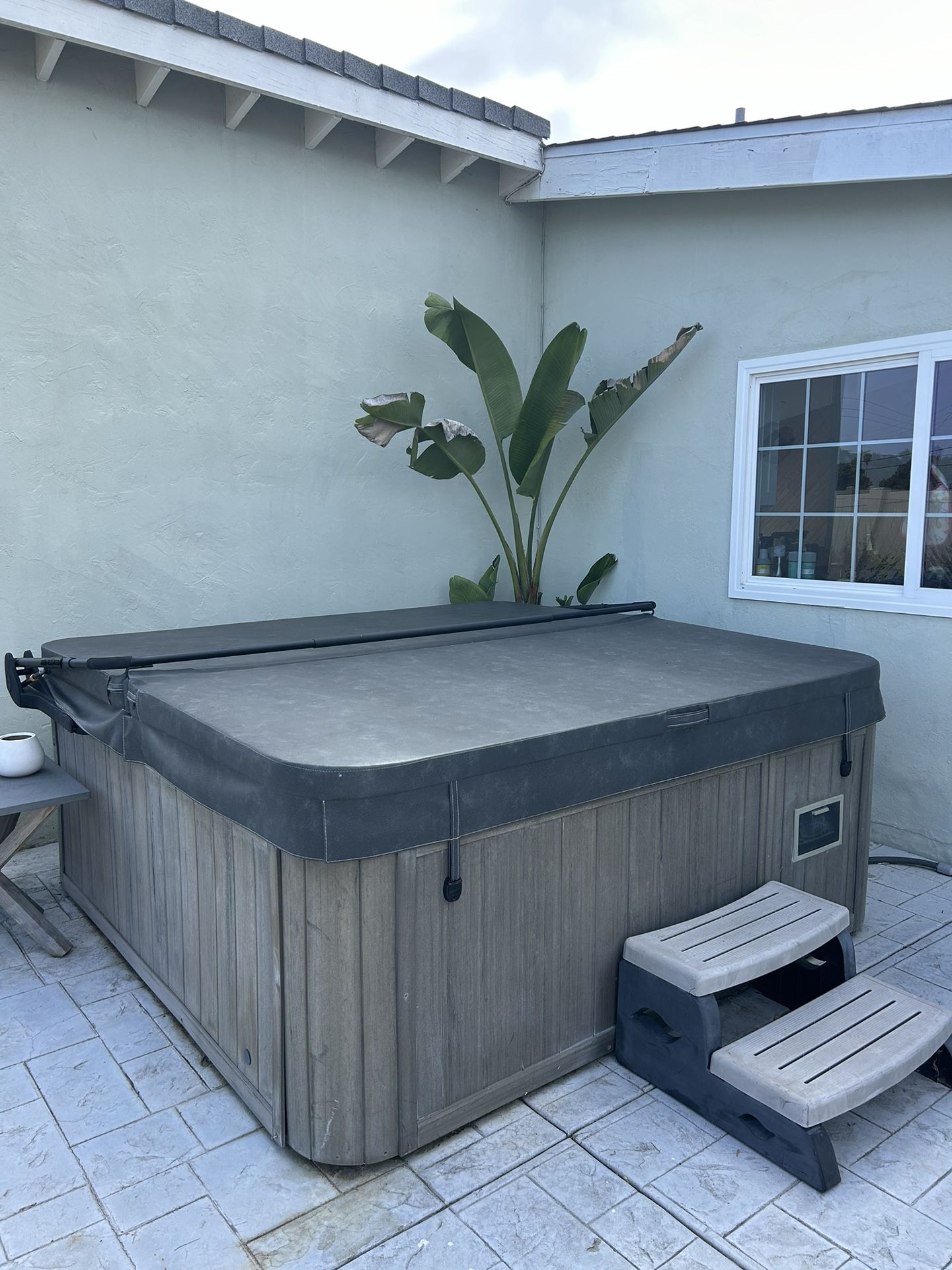 Hot Tub Cover ONLY with Hydraulic Lift (92”x92”)