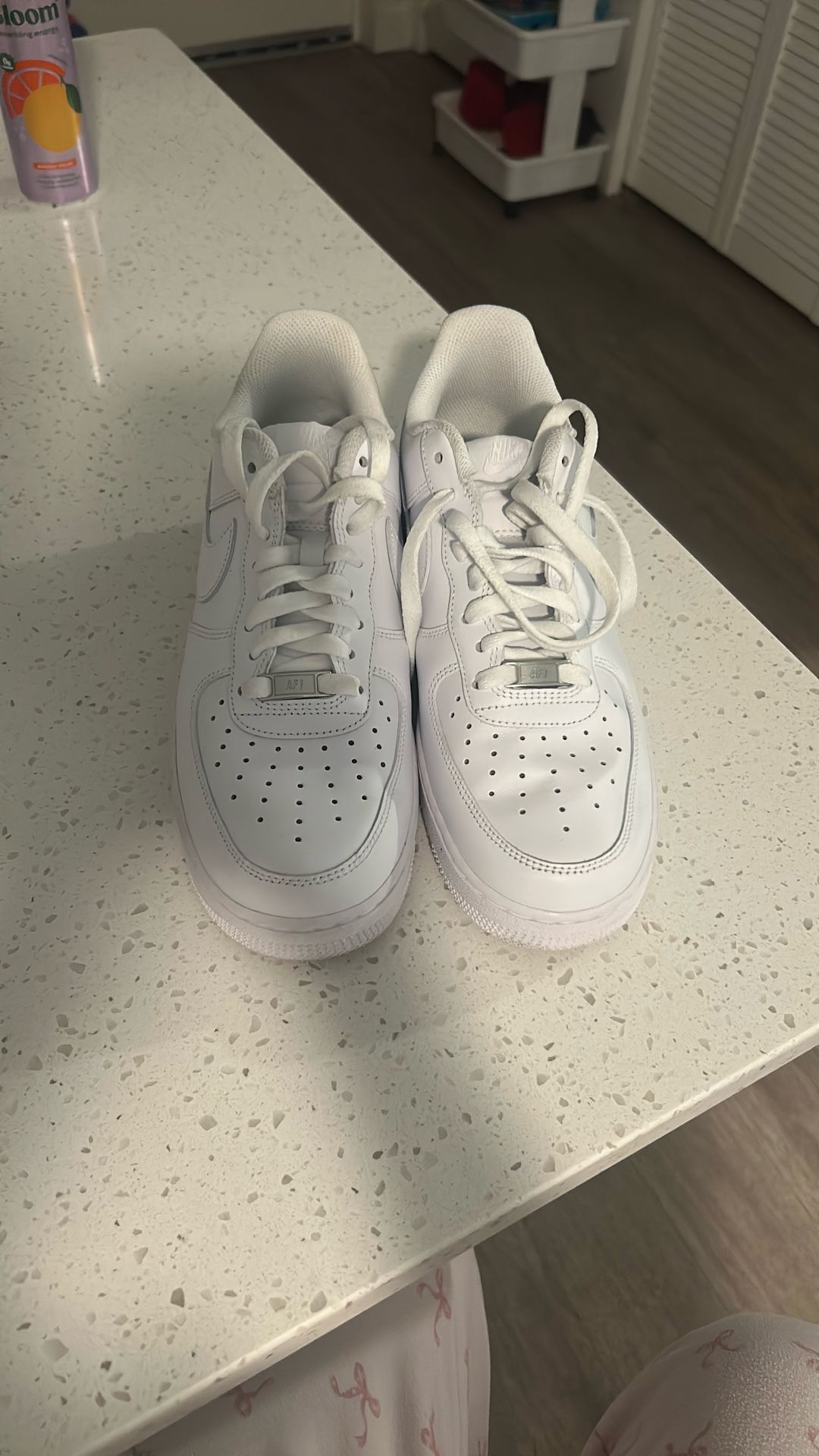 Men’s Air forces White Size 9