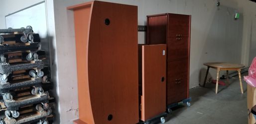 Office desk with return and credenza