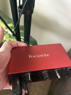 Rode NT1 Xlr Mic With Solo Scarlett 3 Interface, Stand, 2 Xlr Cables And A Pop Filter